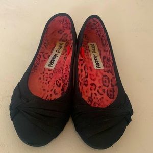 Dirty Laundry black canvas flats